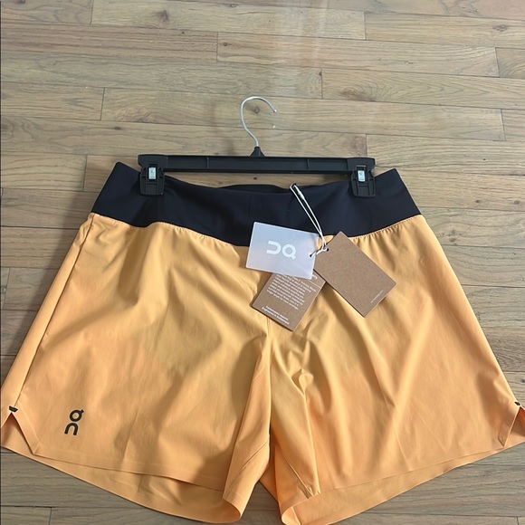 On Running Pants - New!! On Running women's 5" shorts